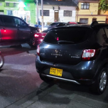 Los peatones quedan sin espacio para caminar cuando hay partidos del Once Caldas 